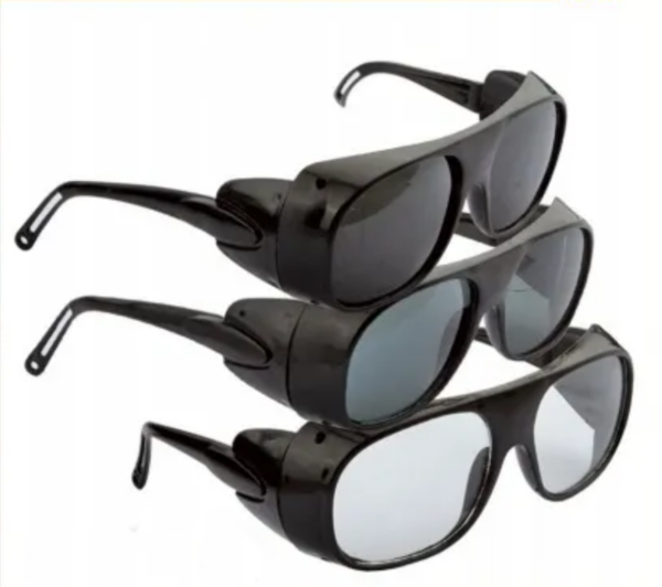 Welding glasses