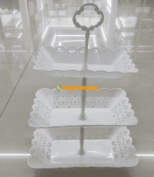 Three-tiered fruit plate with a stand Three-tiered fruit plate with a stand - TBD1185749.png