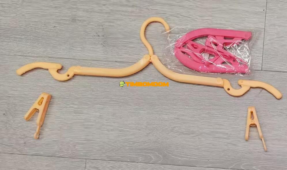 Foldable clothes hanger Foldable clothes hanger