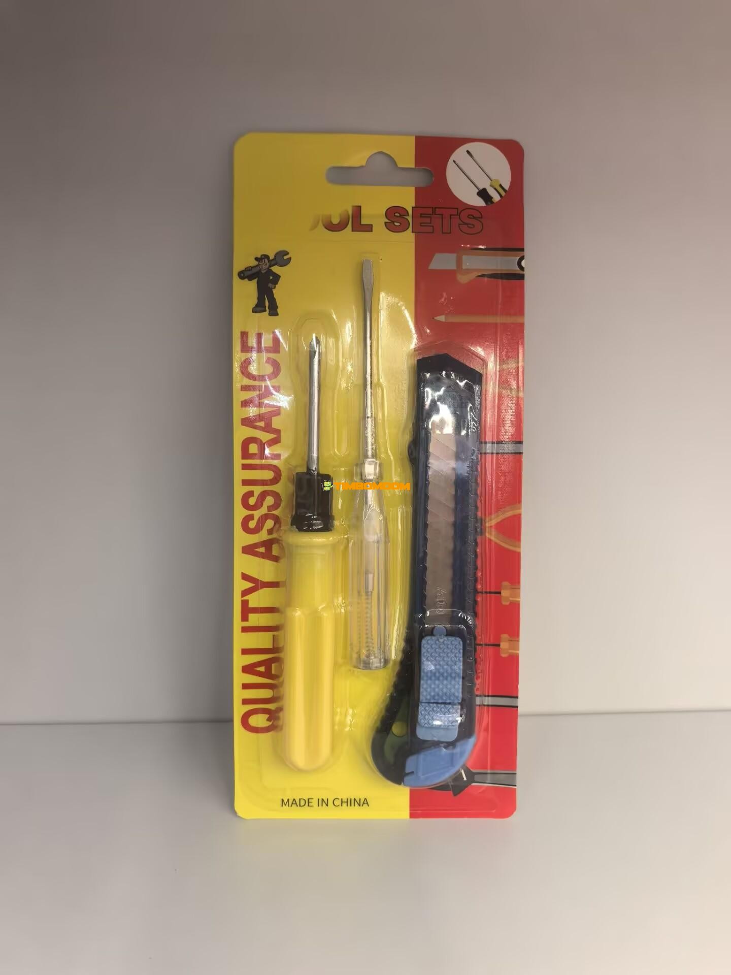 Dual-Use Utility Knife and Screwdriver Dual-Use Utility Knife and Screwdriver