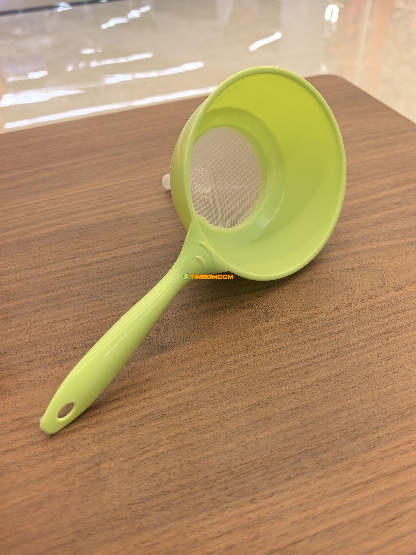 Plastic Funnel Strainer with Handle Plastic Funnel Strainer with Handle