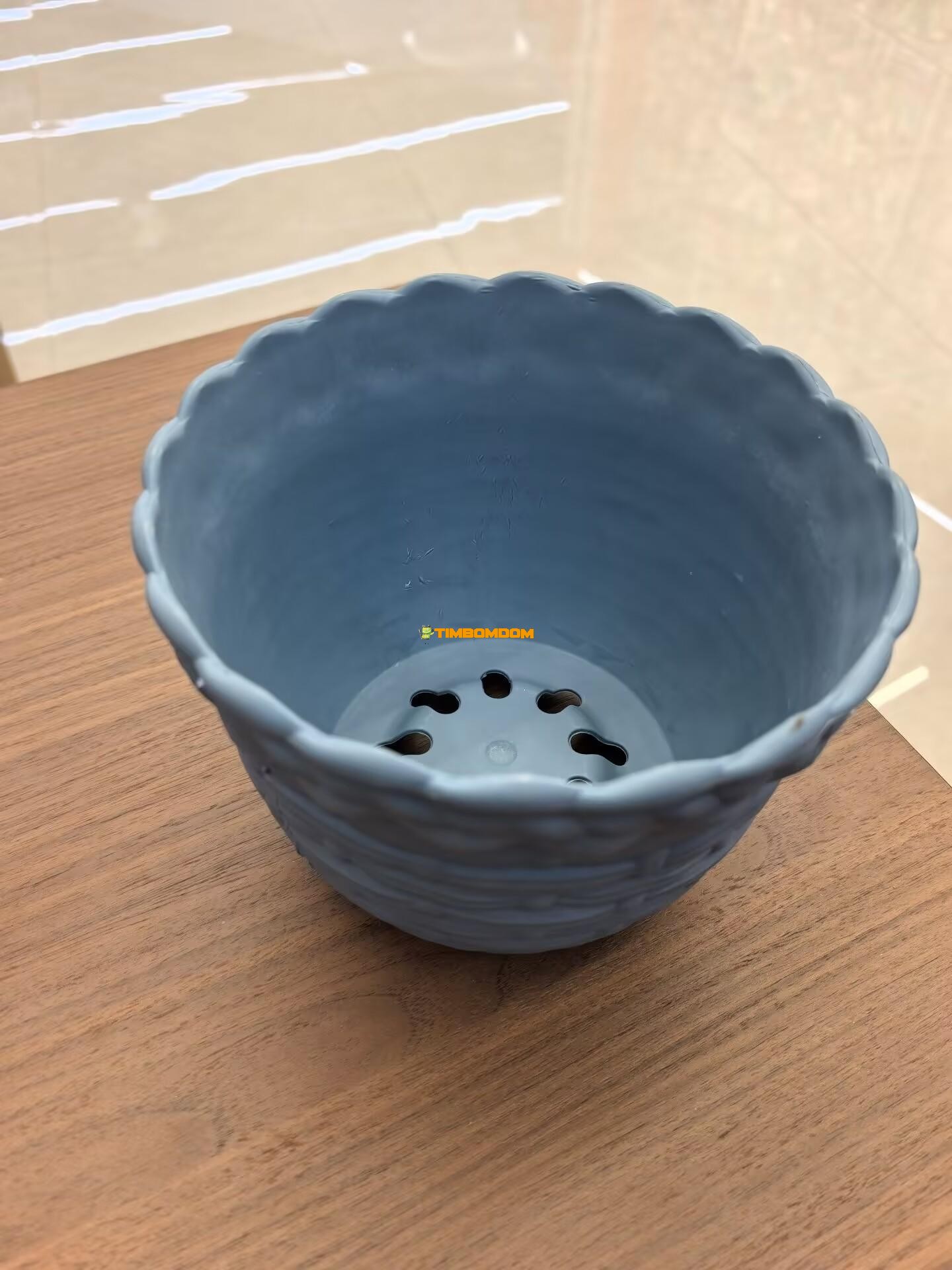 Plastic Flower Pot with Patterned Rim Plastic Flower Pot with Patterned Rim