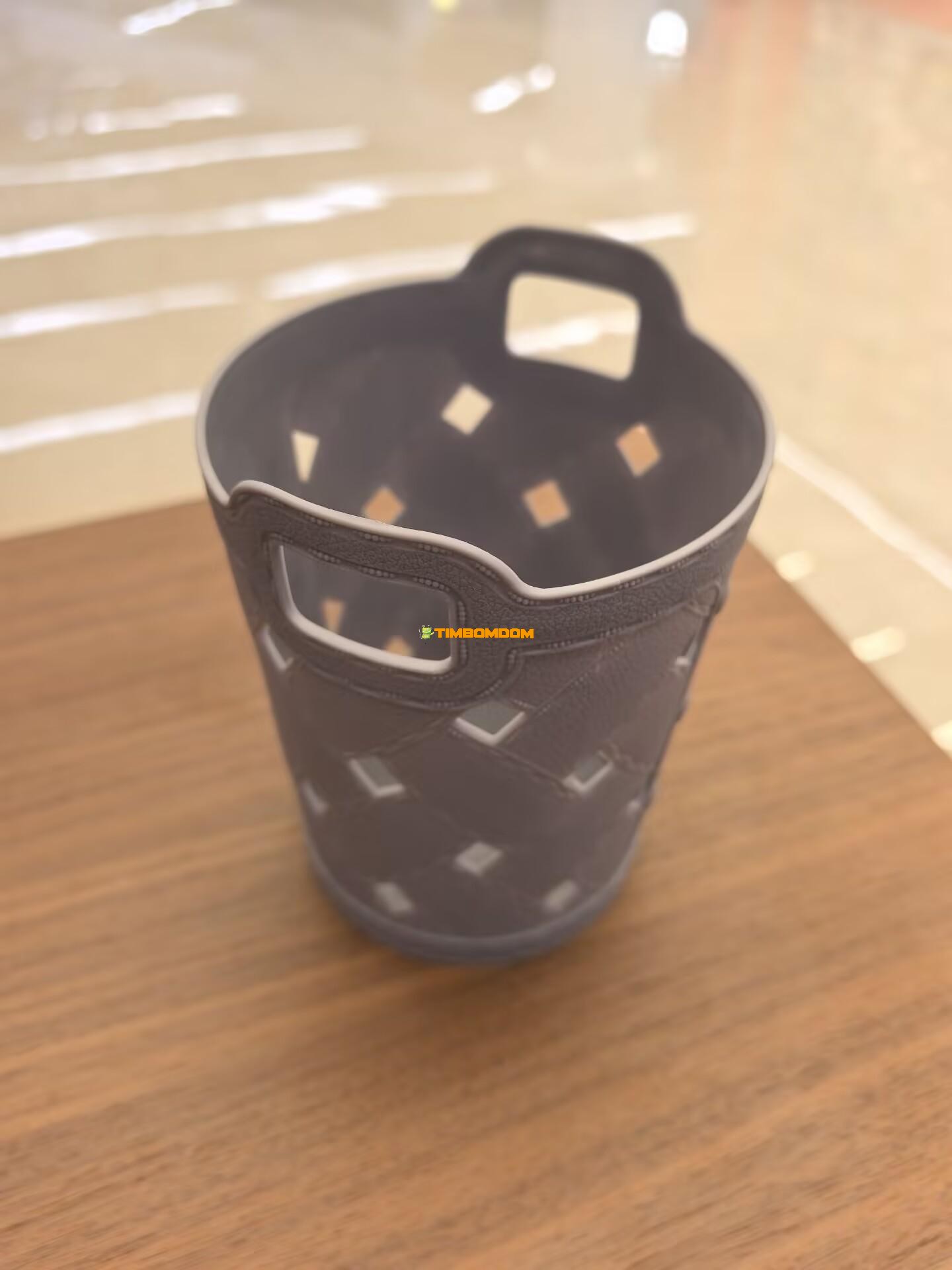Plastic Woven-Style Round Storage Basket with Handles Plastic Woven-Style Round Storage Basket with Handles