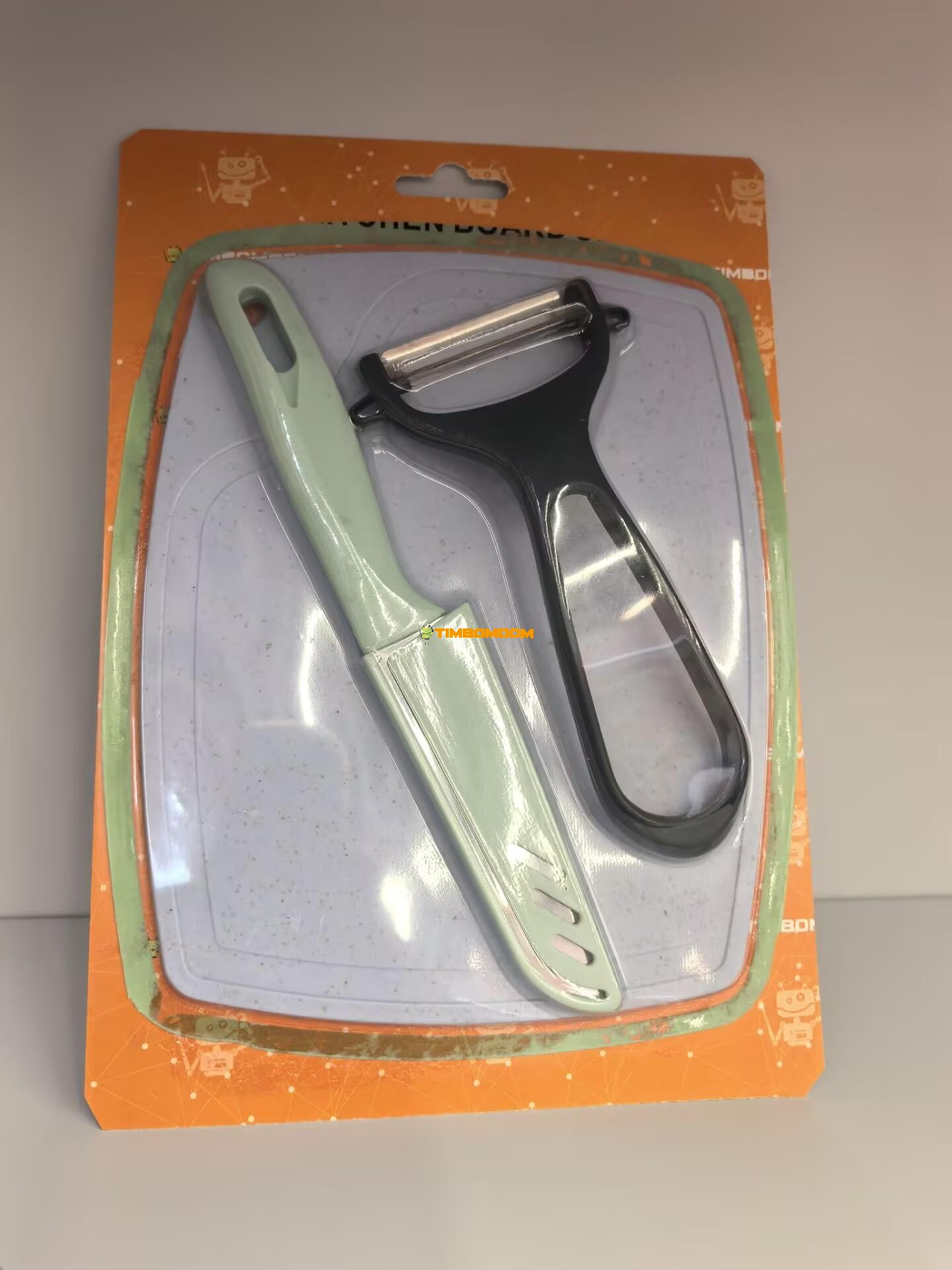 Peeler, fruit knife, chopping board set Peeler, fruit knife, chopping board set