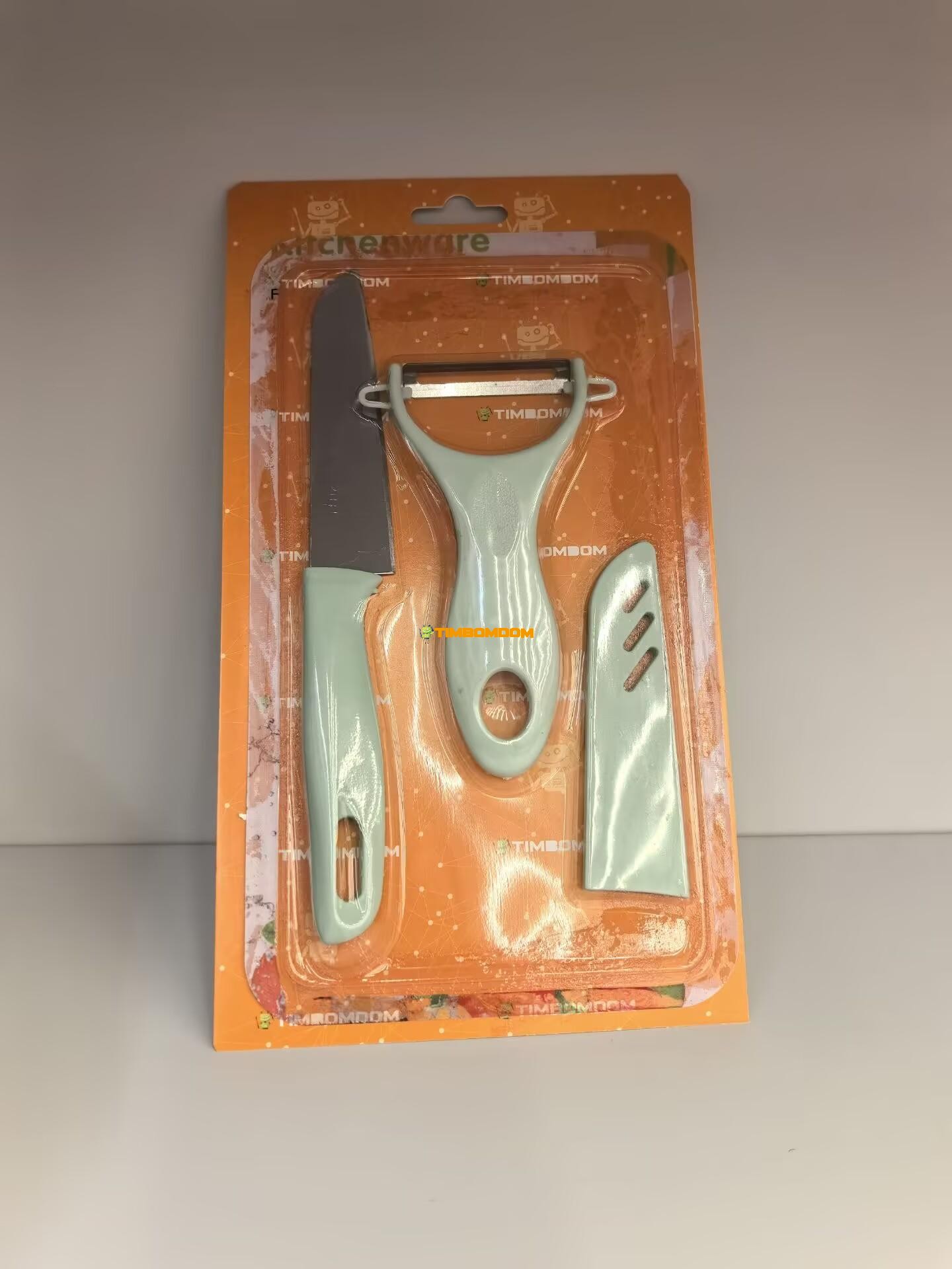 Peeler and knife set Peeler and knife set