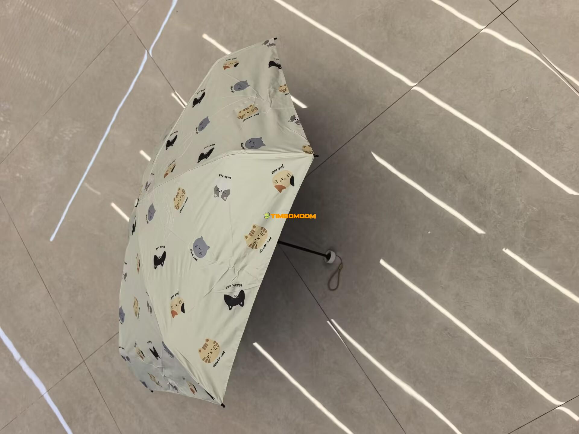 Cartoon opaque umbrella Cartoon opaque umbrella