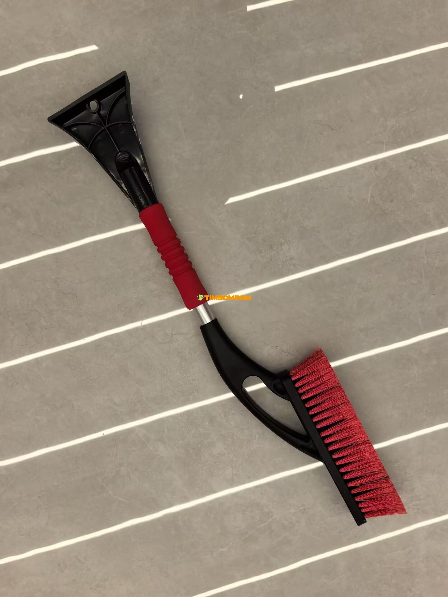 Multi-functional snow plow brush for cars Multi-functional snow plow brush for cars