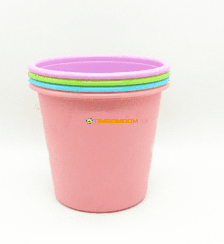 Plastic trash can Plastic trash can