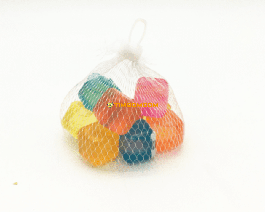 Quick frozen ice cubes Quick frozen ice cubes