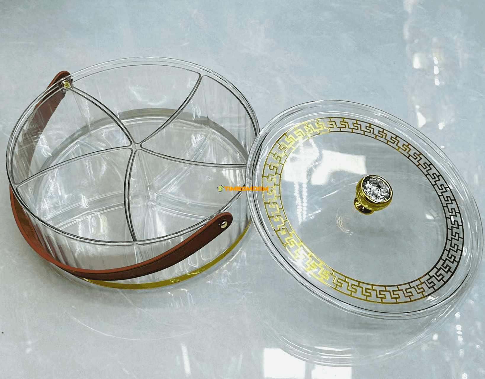 Transparent storage box with dividers and handle Transparent storage box with dividers and handle