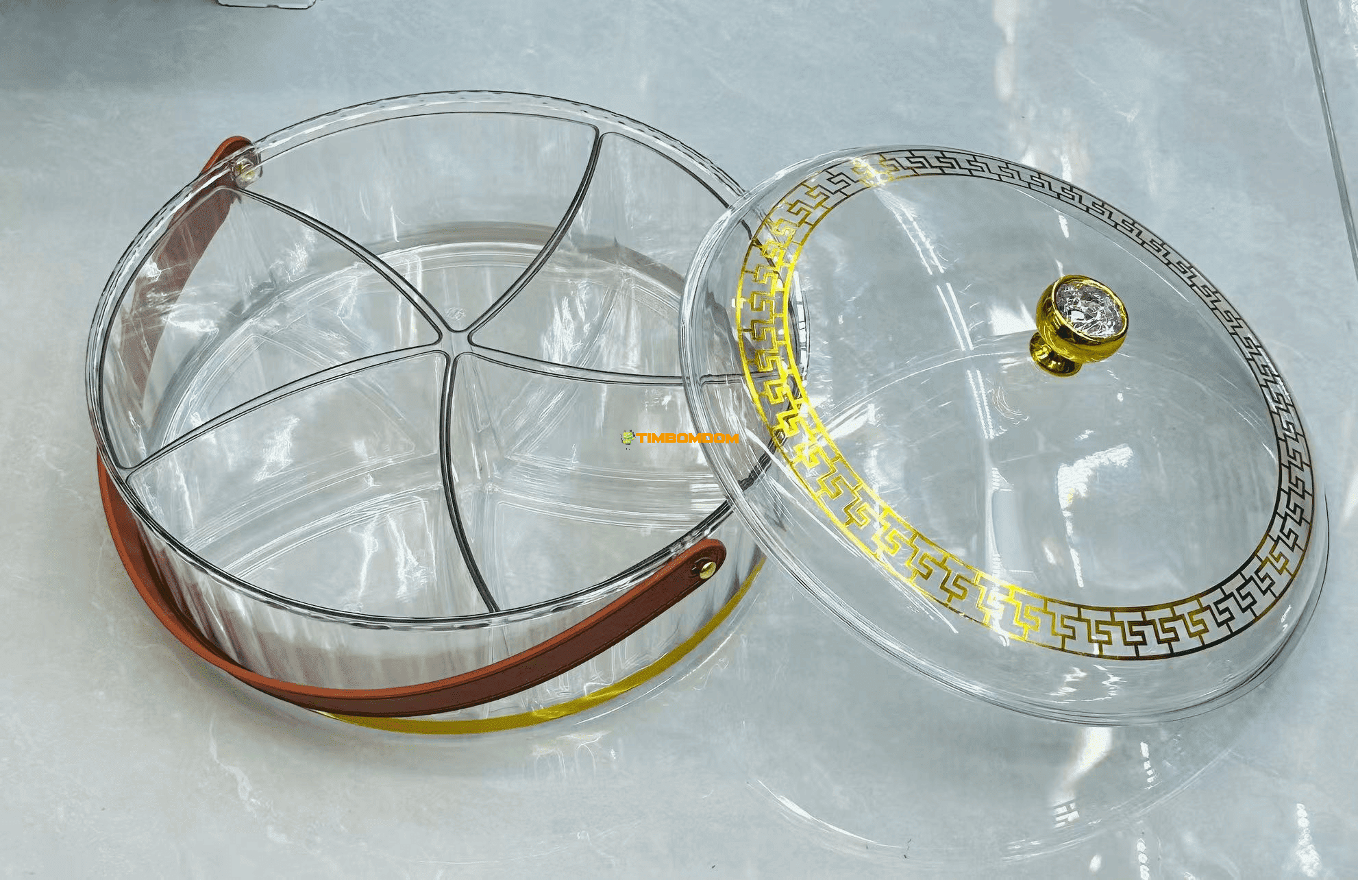 Transparent storage box with dividers and handle Transparent storage box with dividers and handle