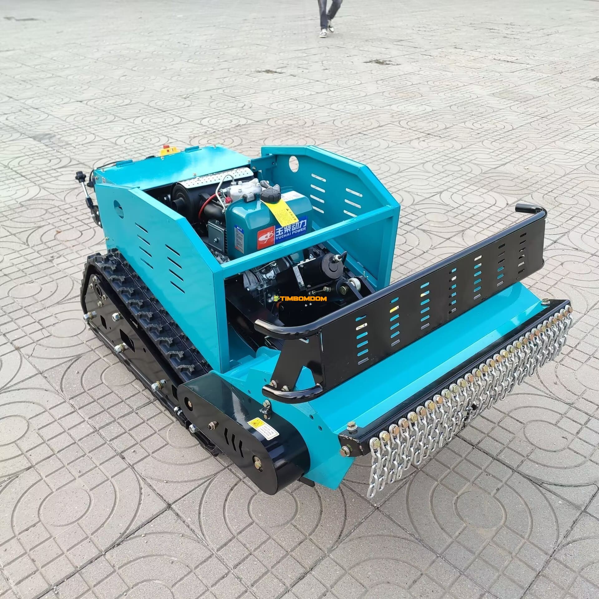 Remote-Controlled Lawn Mower — Tracked All-Terrain Weed Cutter | Ideal for Orchards, Lawn Mulching, Landscaping, and Land Clearing Remote-Controlled Lawn Mower — Tracked All-Terrain Weed Cutter | Ideal for Orchards, Lawn Mulching, Landscaping, and Land Clearing