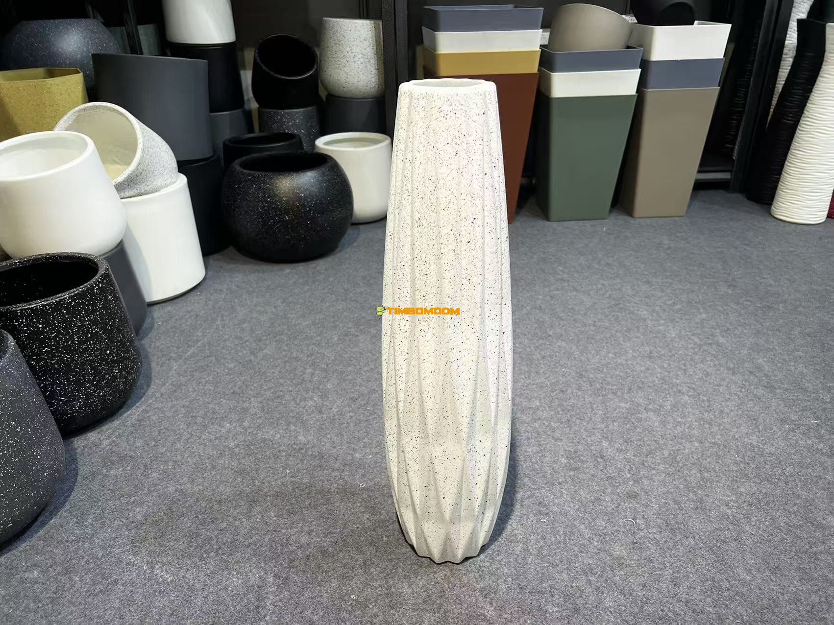 plastic vase - TBD1187406.jpeg