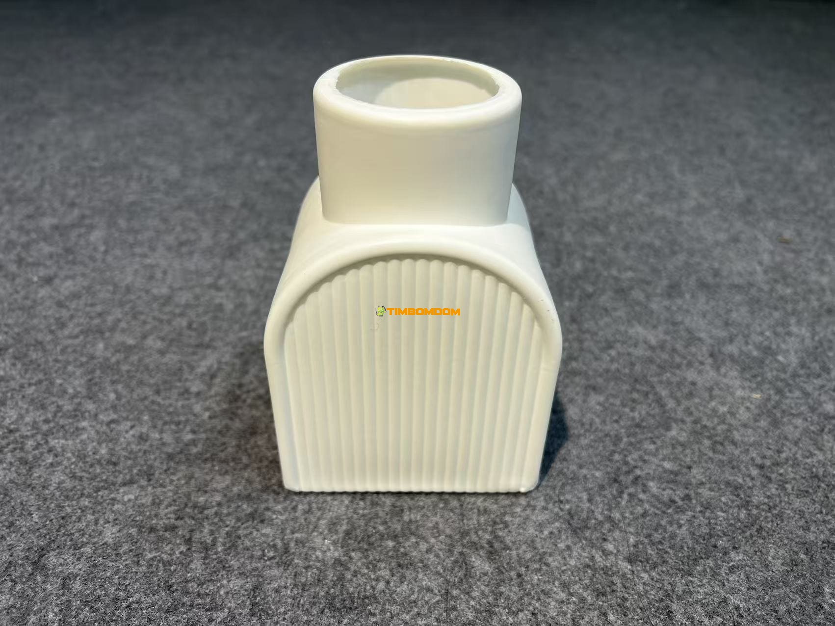 plastic vase - TBD1187496.jpeg