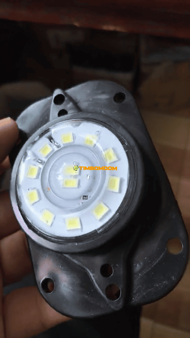 LED Car Truck Safety Signal Light - TBD1188526.png