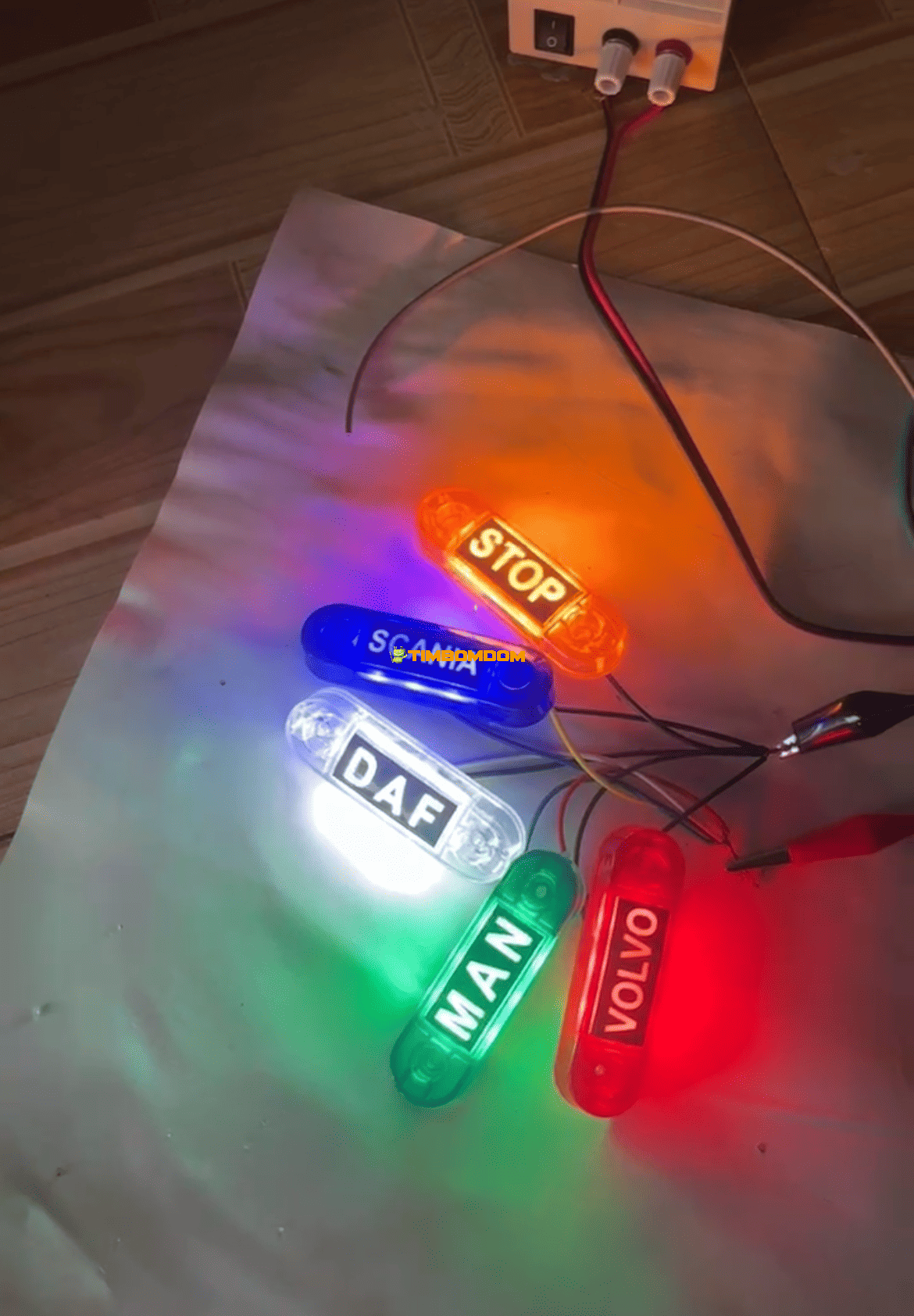 LED Car Truck Safety Signal Light - TBD1188592.png